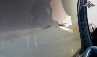 Putinin BƏƏ-yə səfərində diqqətçəkən məqam - 4 döyüş təyyarəsi... - VİDEO