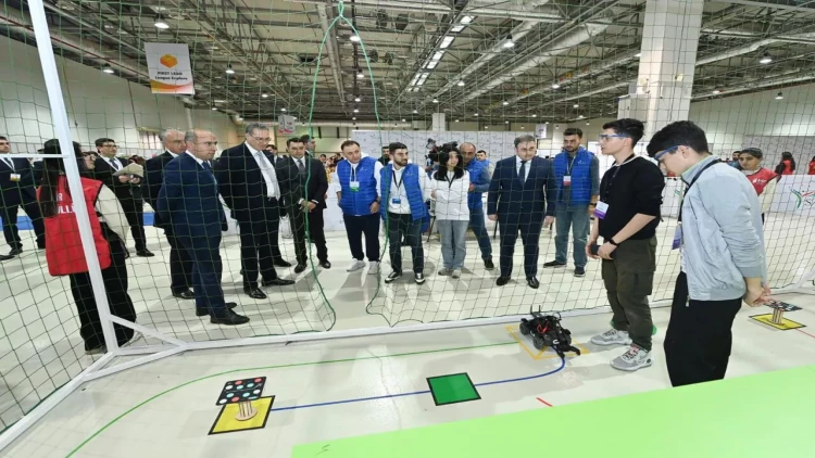 Prezident köməkçiləri və nazirlər STEAM Azərbaycan Festivalında - FOTO