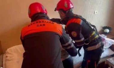 Köməksiz vəziyyətdə qalan 76 yaşlı qadın belə xilas edildi - VİDEO