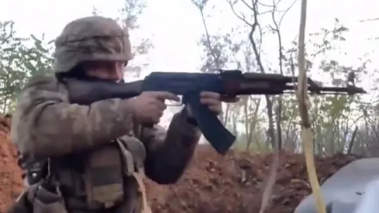 Ukraynalı əsgərin bu görüntüsü gündəm oldu - VİDEO