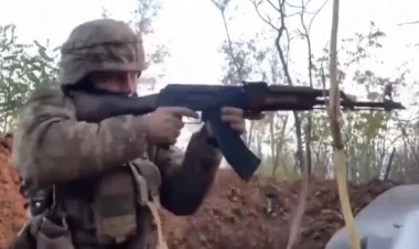 Ukraynalı əsgərin bu görüntüsü gündəm oldu - VİDEO