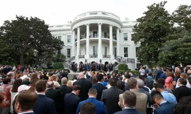 Ağ Evdən şok xəbərdarlıq: Bunu etməyən senatorlar Rusiyaya işləyirlər