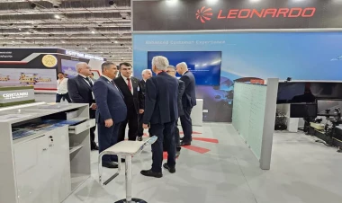 Zakir Həsənov beynəlxalq sərgidə İtaliya və Misirin döyüş texnikalarını izləyib - FOTO