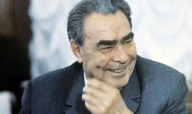 Brejnevdən deputat qadına atmaca -  “Kabinetdə qaradərili yoxdur, sizə toxunmayacaqlar”