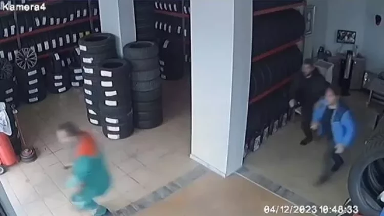 Türkiyədə baş verən zəlzələ anbaan kameralara düşdü - VİDEO - FOTO