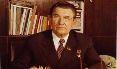 “Mercedes”i “Niva” ilə dəyişən nazir – o, dövlətin verdiyi bağ evindən və mənzildən də imtina edib...