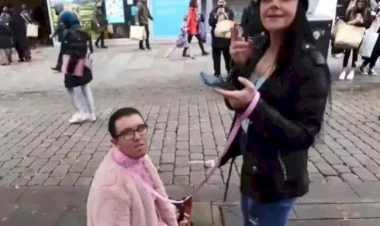 Ərinə xalta taxıb, küçə-küçə gəzdirən qadın kimdir? - VİDEO