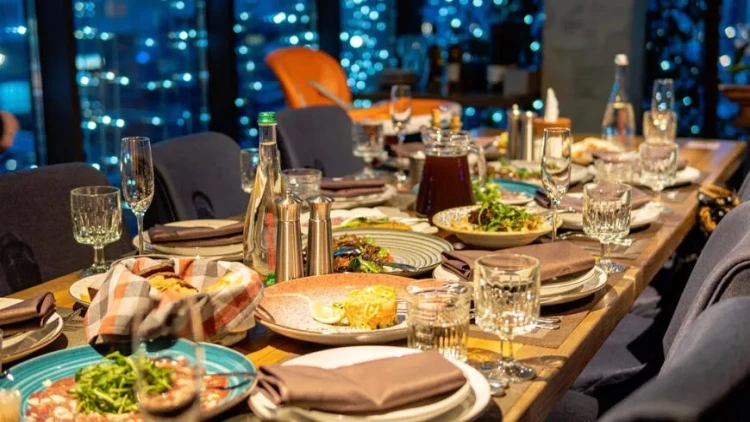 Qubada polisin adından restoranlara qarşı dələduzluq edildi