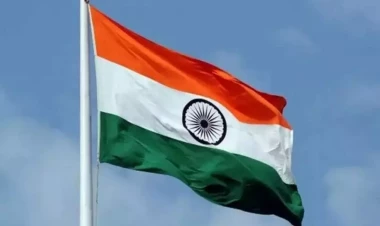 Hindistanda hərbi gəmiyə ilk dəfə qadın komandir təyin edildi