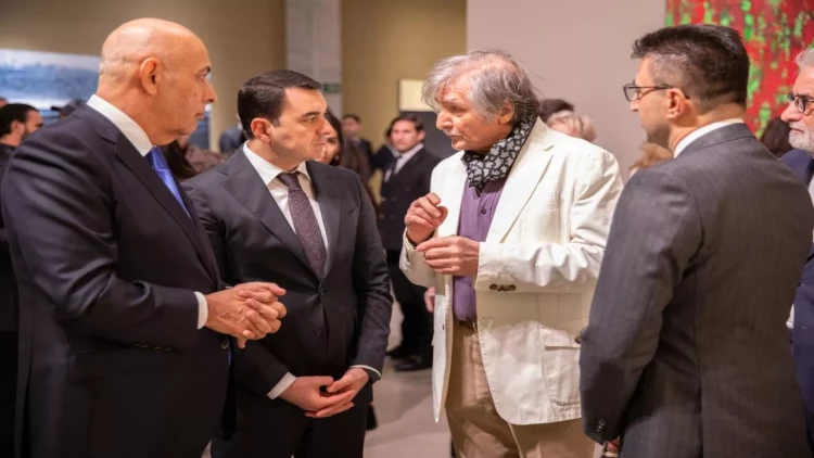 YARAT Xalq rəssamı Fərhad Xəlilovun “Yerlə göy arasında” adlı fərdi sərgisini təqdim etdi - FOTO