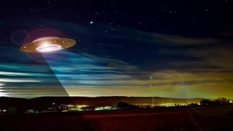 Amerika 9 naməlum uçan obyekti axtarır