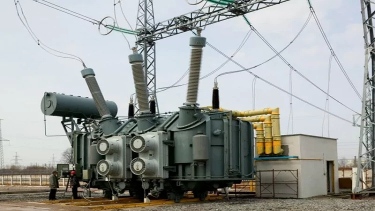 Azərbaycanda transformatordan toyuq yumurtaları götürən qadını cərəyan vurdu