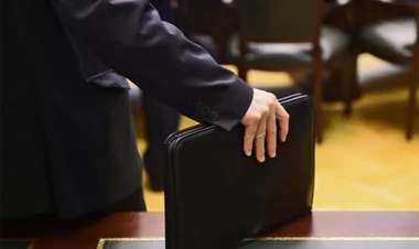 Yüksəkvəzifəli azərbaycanlı məmurların 350 min dolları OĞURLANDI