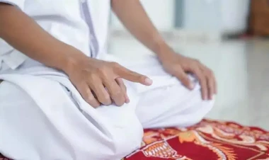 Allahın təkliyini bildirmək üçün şəhadət barmağı ilə bir rəqəmini göstərmək günaha səbəb olurmu?