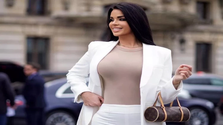 Xorvatiyalı gözəlinin Bakıda transparan geyimdə çəkdirdiyi - FOTOlar