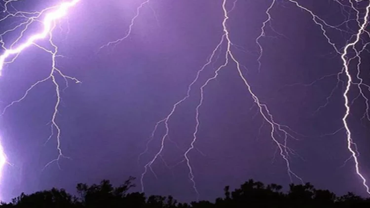 Bu ölkədə ildırım vurması nəticəsində azı 20 nəfər ölüb