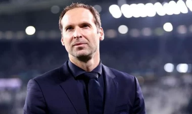 Peter Çex xokkey qapıçısı oldu