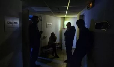 Latviya lideri gecəni sığınacaqda keçirdi - FOTO