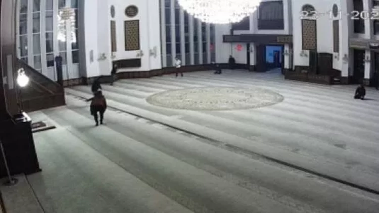 Məsciddə ibadət vaxtı zəlzələ - ANBAAN VİDEO