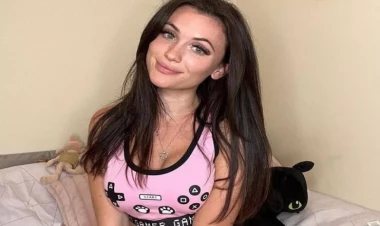 Stüardessa pornofilm üçün işindən getdi - FOTO