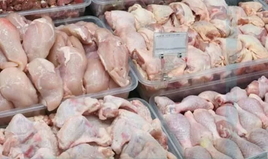 DƏHŞƏT: Bakıda üçü 10 manata satılan toyuq əti... - VİDEO