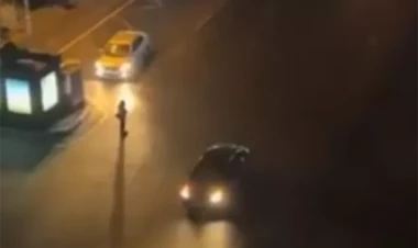 Yolun ortasında sərnişin mindirən “Prius”... - VİDEO