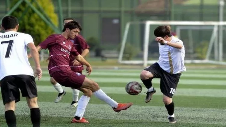 AFFA hakimləri təhqir edən futbolçunu cəzalandırdı