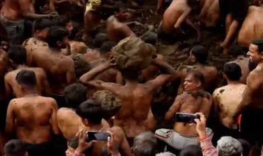 Günahlardan belə təmizlənirlər: Hindistanda qəribə festival