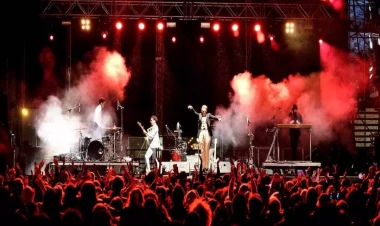 Səhnədə dava düşdü, konsert yaddan çıxdı - ANBAAN VİDEO