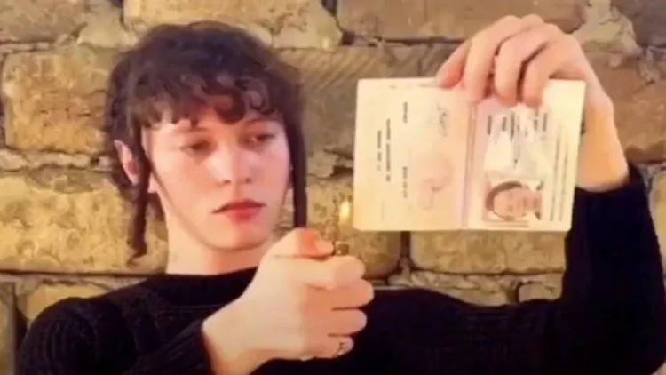 Pasportunu yandıran müğənni HƏBS EDİLDİ - VİDEO