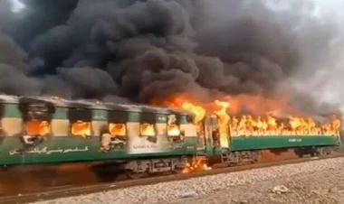 Qatarla mikroavtobus toqquşdu: 11 nəfər öldü