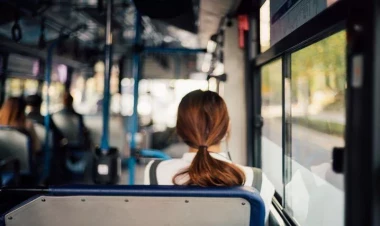 Bakıda avtobusda yeniyetmədən qeyri-etik davranış - VİDEO