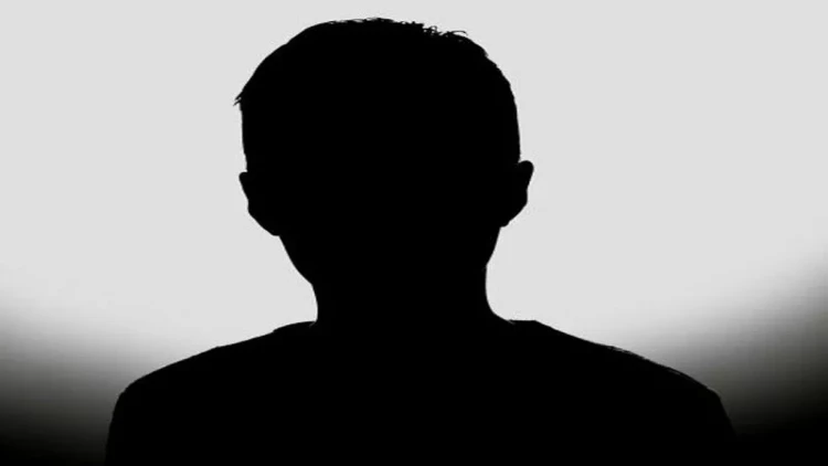 11 yaşlı oğlan dostunu baltalayaraq öldürdü