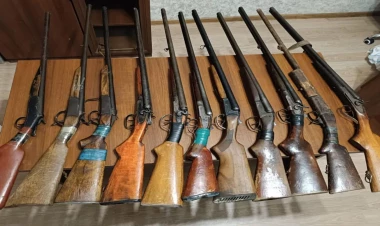 Şirvanda vətəndaşlar qanunsuz saxladıqları silahları polisə təhvil veriblər - FOTO