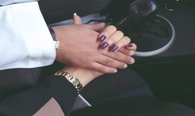 Maşında biabırçı vəziyyətdə tutulan qadının kimliyi təəccübləndirir - Ailəvi FOTOsu