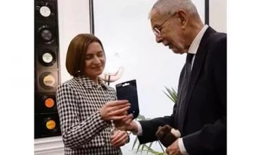 Avstriya Prezidenti onu dişləyən itə hədiyyə verdi - VİDEO