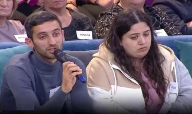 Ana efirdə diz çöküb ağladı: Oğlu sevdiyi qızdan əl çəkmədi