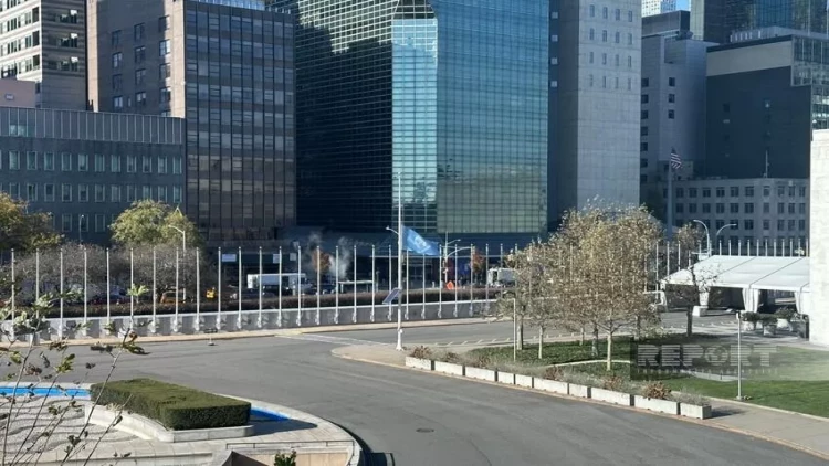 BMT-nin qarşısında bayraqlar yarıya endirildi