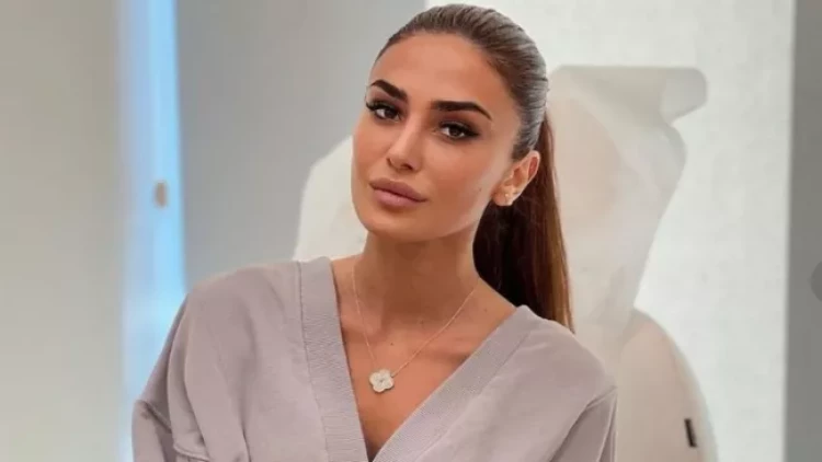 Pərvinin dərin sinə dekolteli libasının qiyməti 3243 manat - FOTOlar