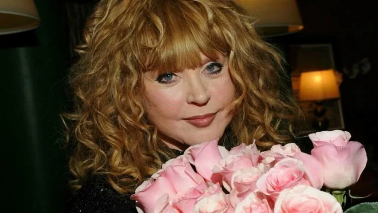 Alla Puqaçova sükutu pozdu: 