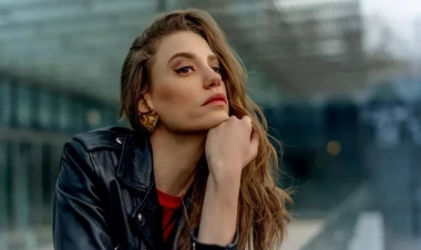 Serenay Sarıkaya bu müğənni ilə sevgilidir - FOTO