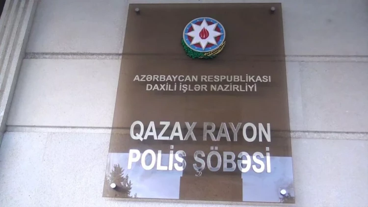 Qazax sakinləri silahlarını polisə təhvil verdi -  FOTO