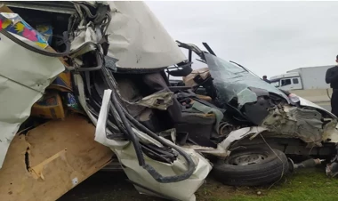 Dəhşətli qəza, yük avtomobilləri toqquşdu - Ağır xəsarət alanlar var