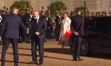 Makronla görüşə tələsən Paşinyan arvadını maşında “UNUTDU” – VİDEO