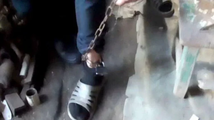 Dostunu əvvəl döydü, sonra zirzəmidə kölə kimi zəncirlədi: Qorxunc hadisə