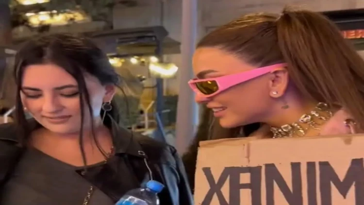 Bakının mərkəzində maraqlı anlar - Bu qız şəhəri bir-birinə qatdı - VİDEO