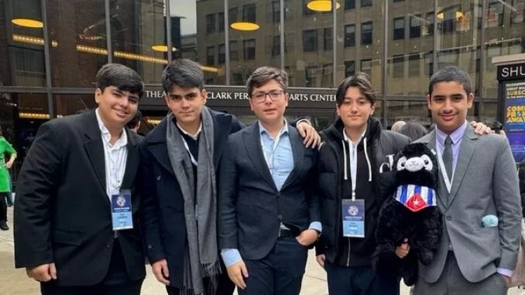 Azərbaycanlı şagirdlər ABŞ-da üzümüzü ağ etdilər - FOTO