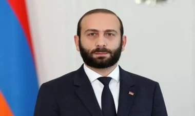 Mirzoyan Parisə gedir