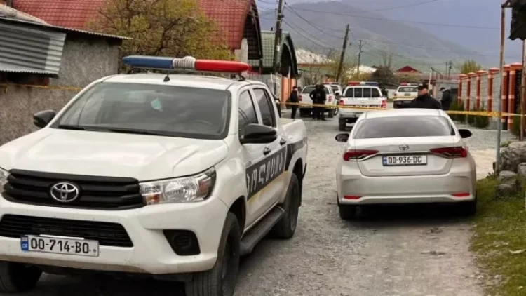 Kişiyə qadın paltarı geyindirdilər və küçədə... - DƏHŞƏT!