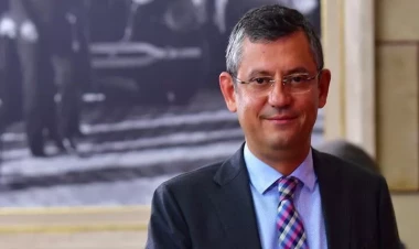 CHP-nin yeni lideri Özgür Özəl kimdir?